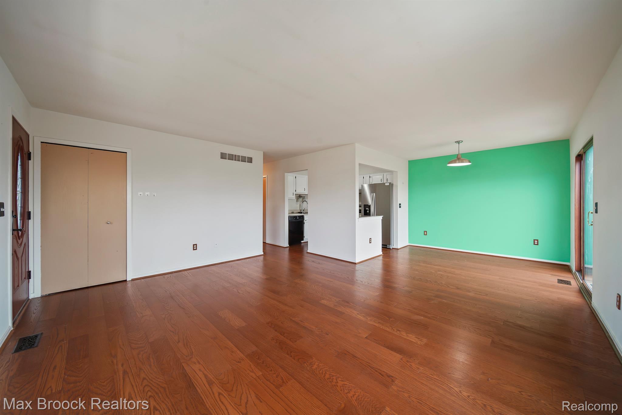 24497 Woodbridge Road Warren, MI 48091 - Photo 4 of 18 Living and Dining Space