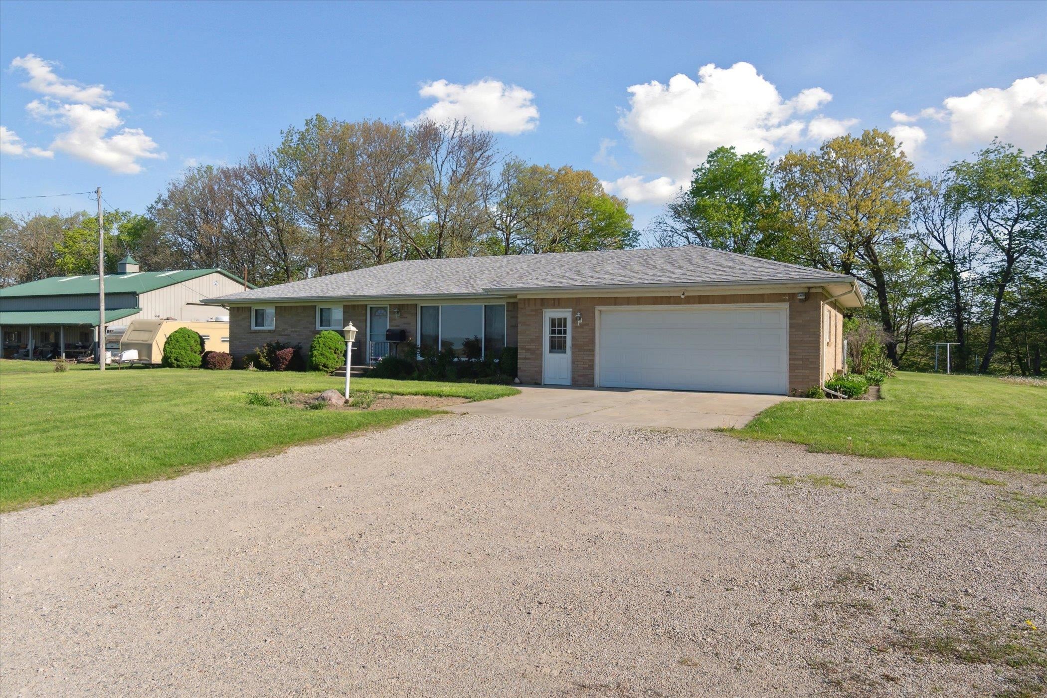 178 West Henderson Road Owosso, MI 48867 - Photo 4 of 71 50174559-1d1ef5be-b3c5-4a5f-b755-849532e47492.JPG