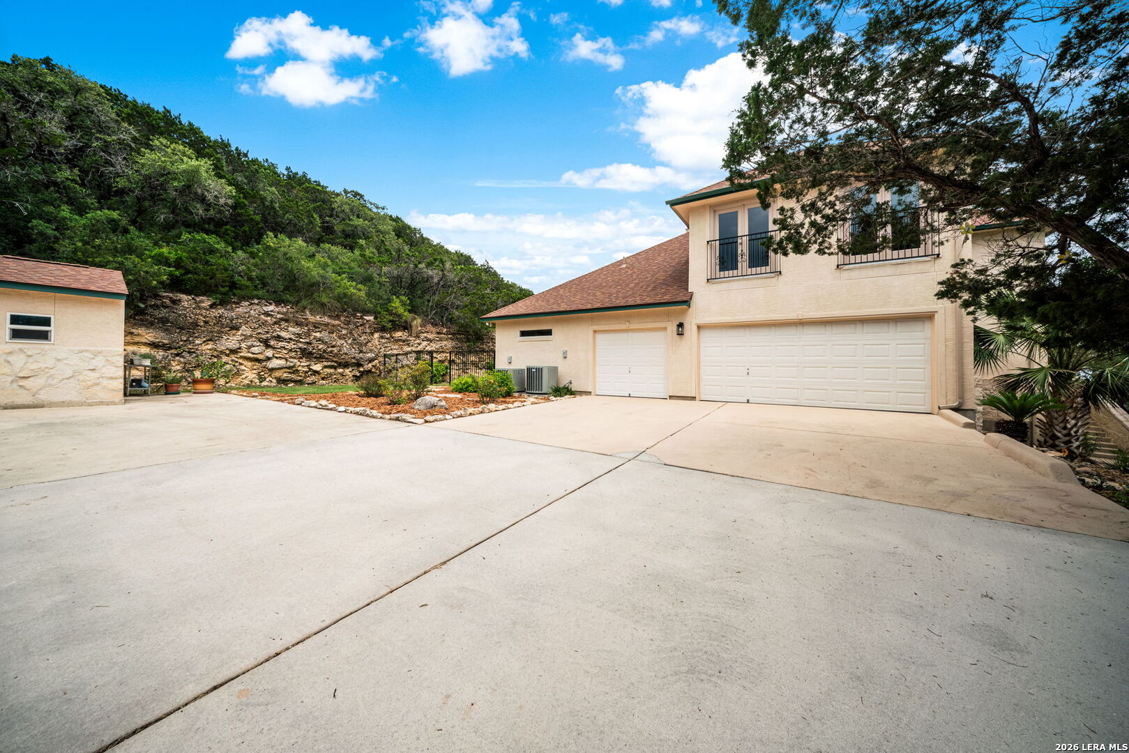 17431 Helotes Spring Road Helotes, TX 78023 - Photo 6 of 50 a view of garage and yard