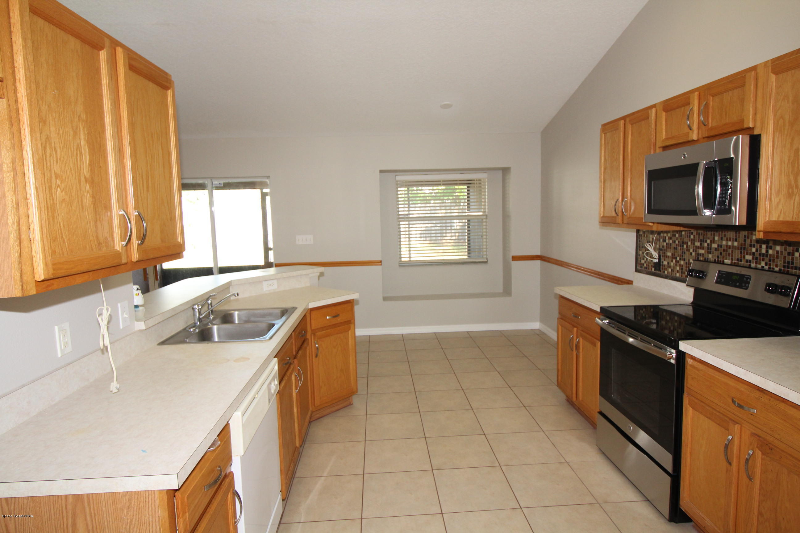 337 Rheine Road Northwest Palm Bay, FL 32907 - Photo 2 of 15 Kitchen with eat-in area