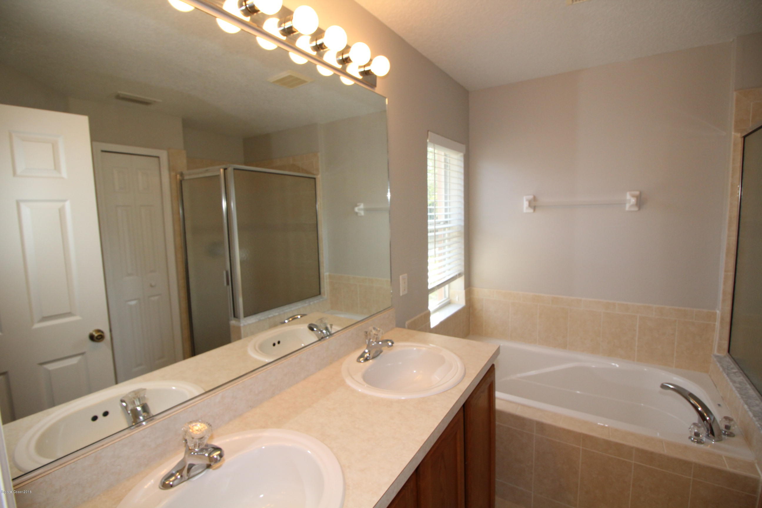 337 Rheine Road Northwest Palm Bay, FL 32907 - Photo 7 of 15 Master bathroom