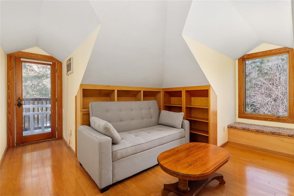 21736 Northwest 75th Avenue Road Micanopy, FL 32667 - Photo 57 of 88 a living room with furniture and a window