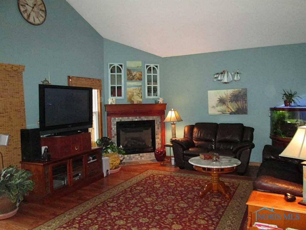 31 South River Road Waterville, OH 43566 - Photo 8 of 18 Family Room.
