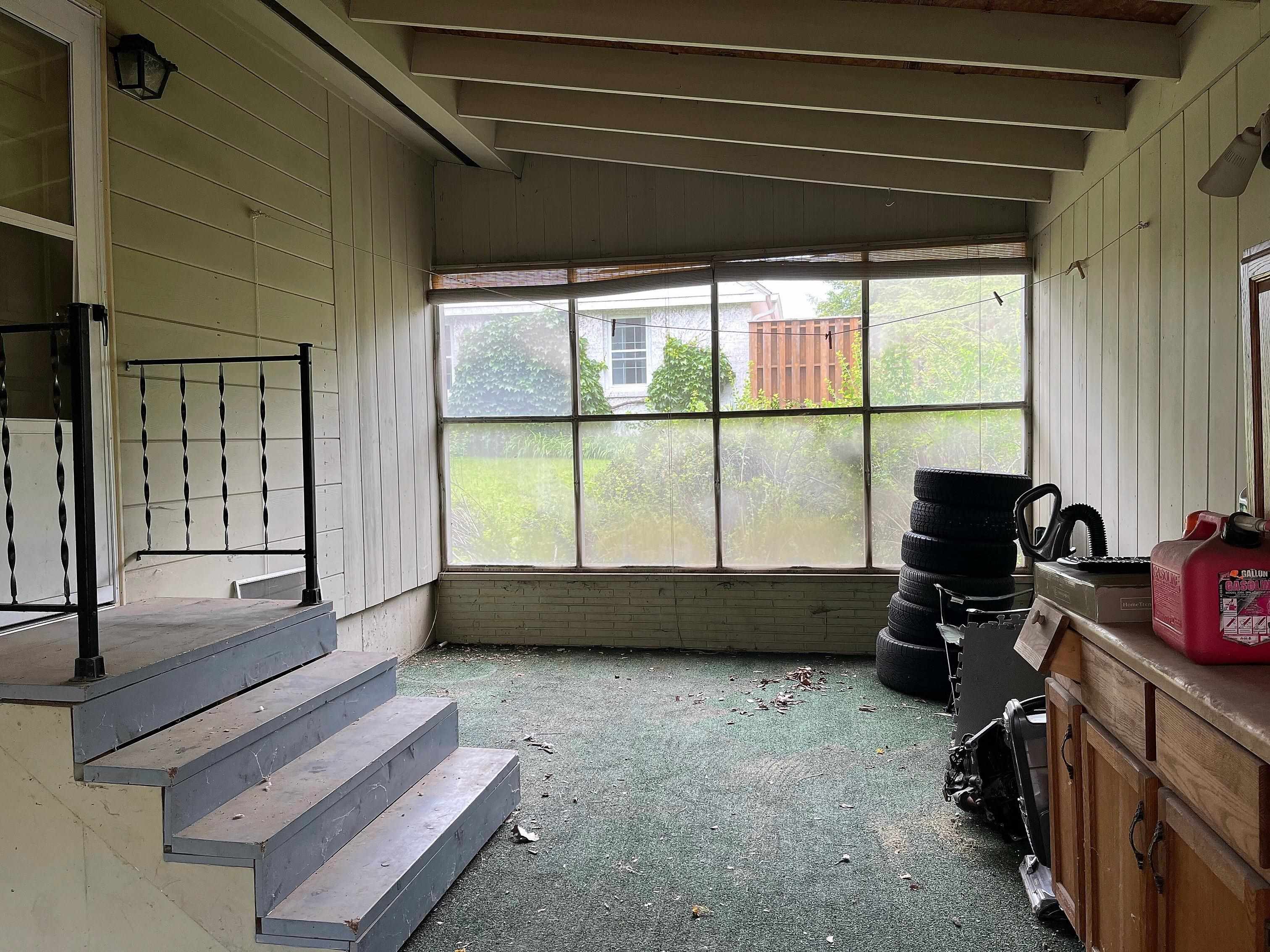 3405 North View Road Rockford, IL 61107 - Photo 26 of 33 a living room with a large window