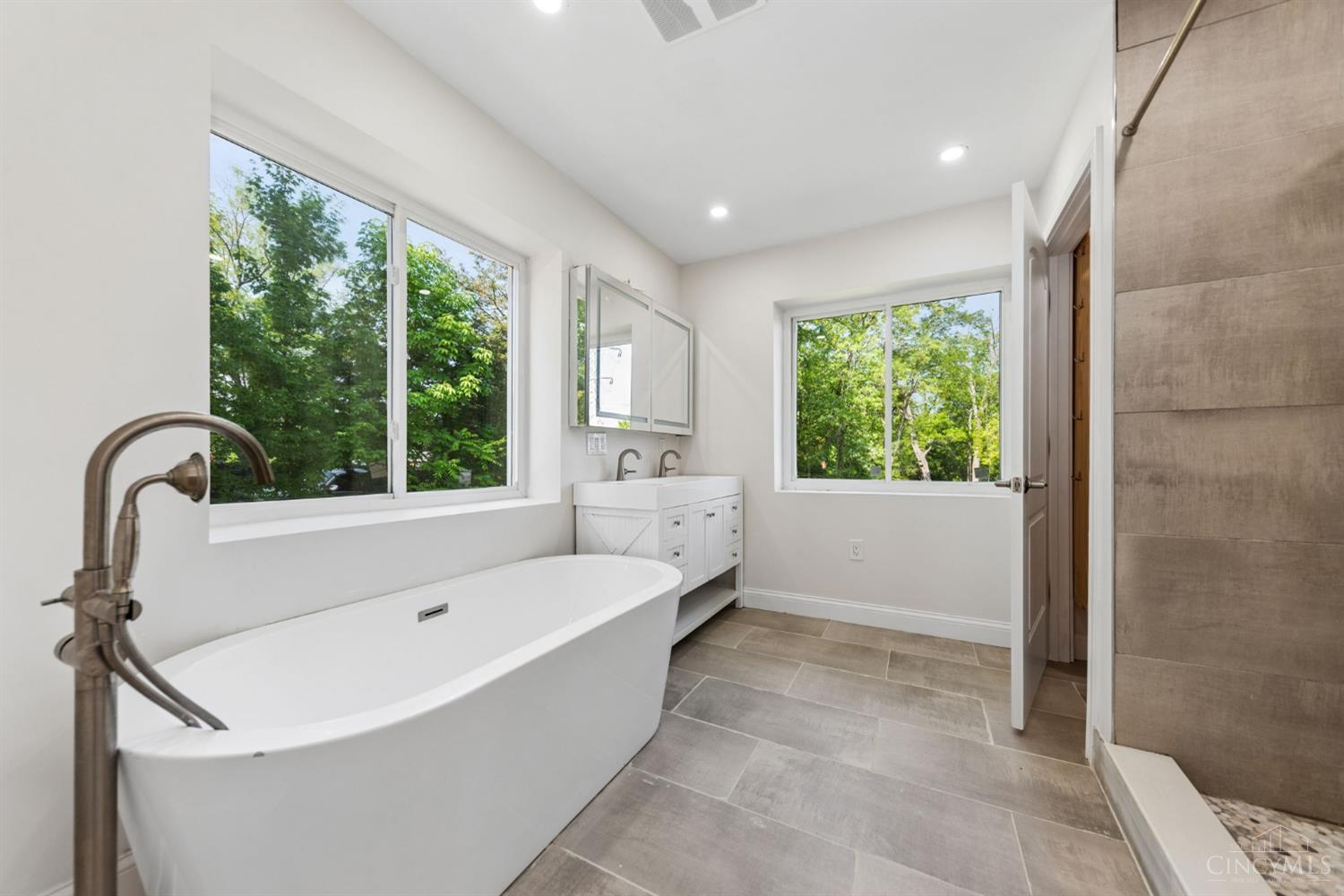 2183 8 Mile Road Cincinnati, OH 45244 - Photo 29 of 54 Primary Ensuite Bath