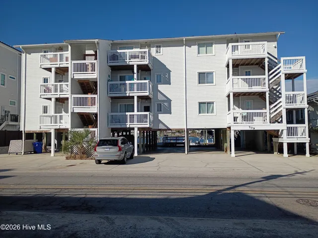 $2,300 | 709 Canal Drive, Unit 2C, Carolina Beach, NC 28428