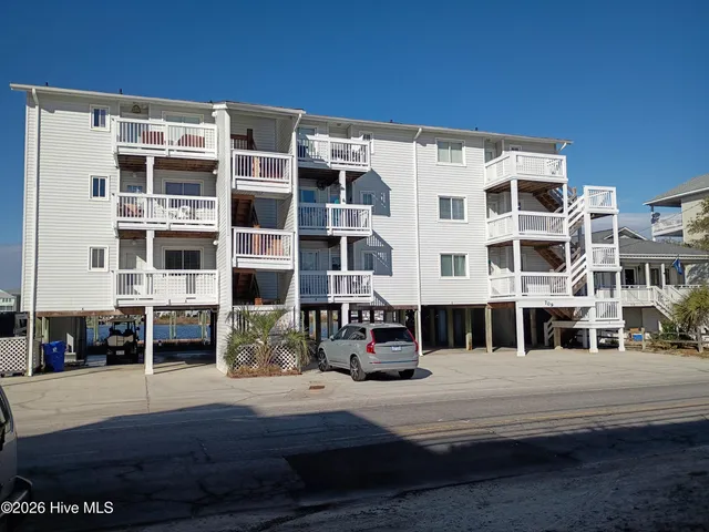 $2,300 | 709 Canal Drive, Unit 2C, Carolina Beach, NC 28428