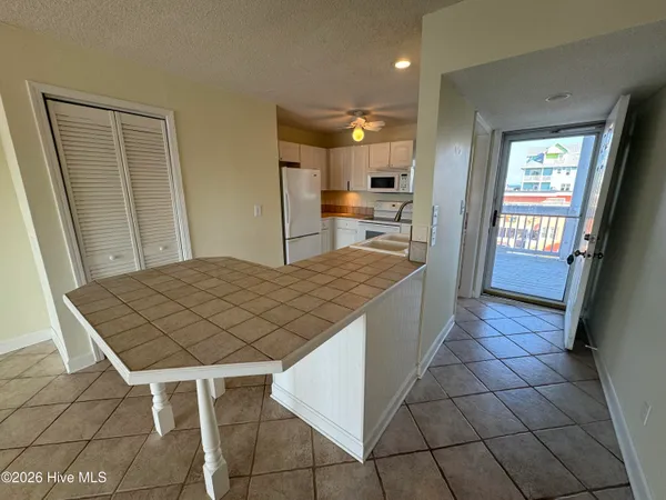 $2,300 | 709 Canal Drive, Unit 2C, Carolina Beach, NC 28428