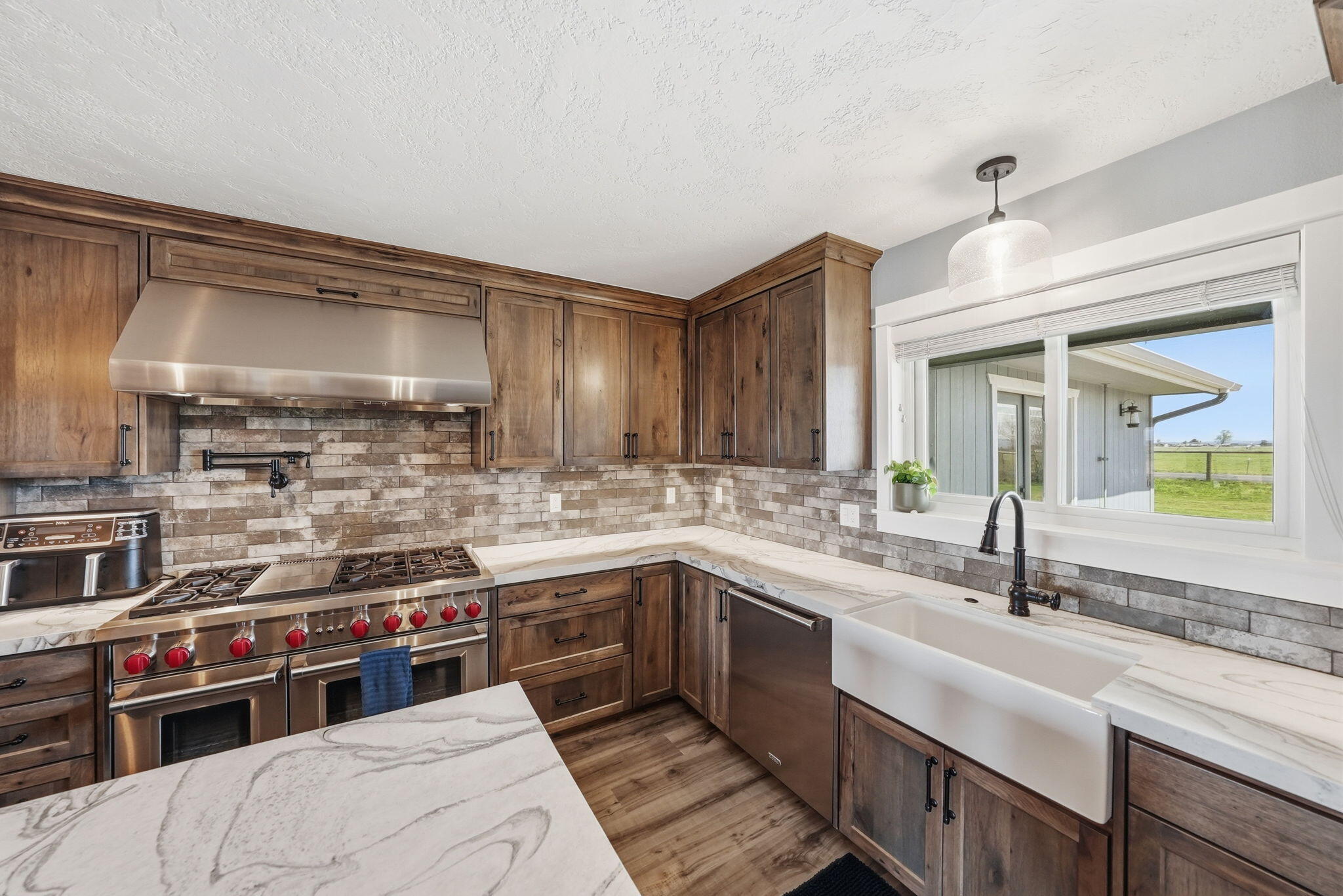26345 Walker Road Bend, OR 97701 - Photo 20 of 98 19-web-or-mls-Riley_Visuals_055