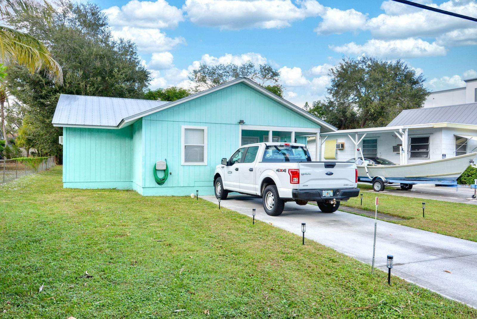 652 Southwest Pine Avenue Stuart, FL 34994 - Photo 3 of 15 Photo 3