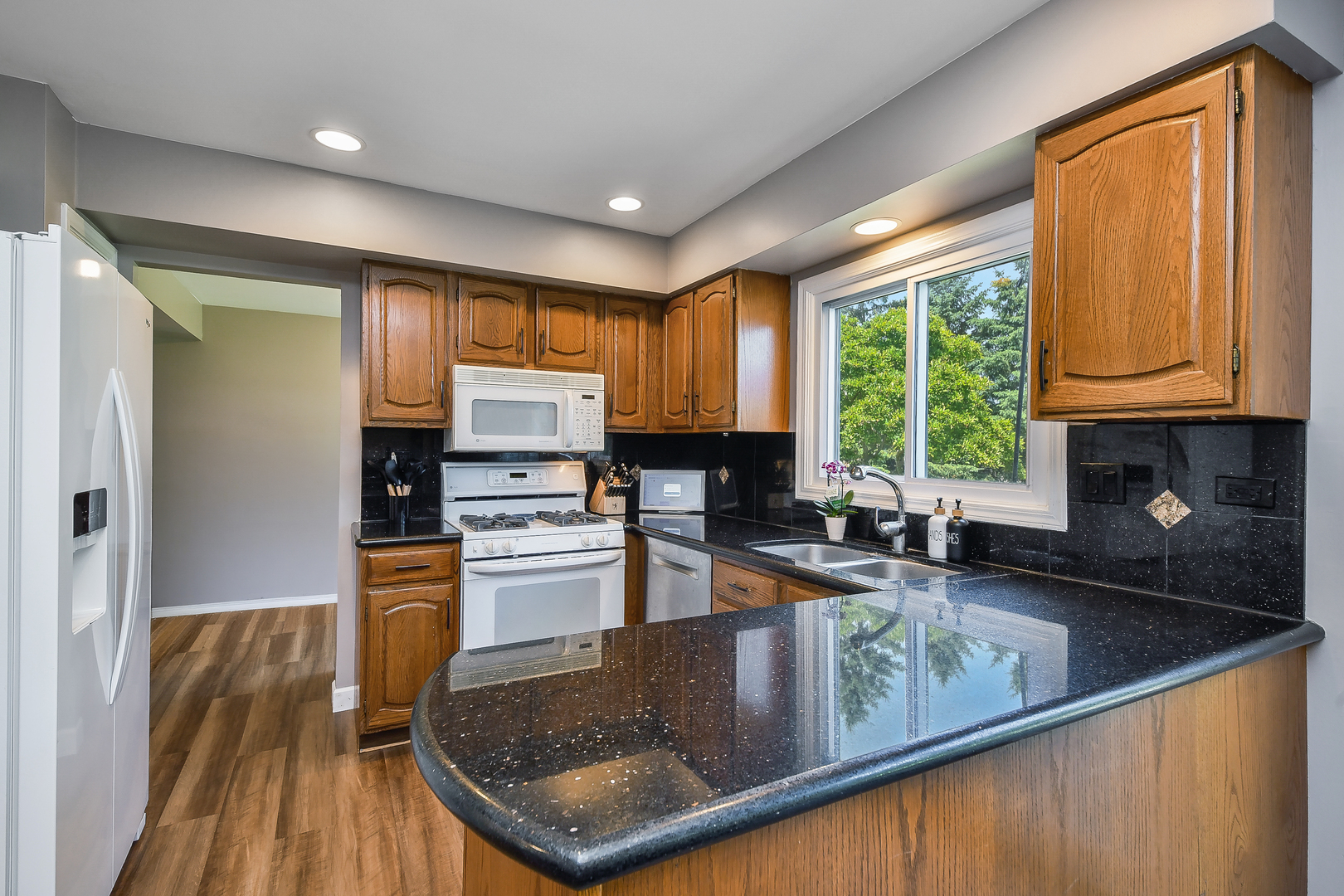 297 Springbrook Lane Carol Stream, IL 60188 - Photo 11 of 38