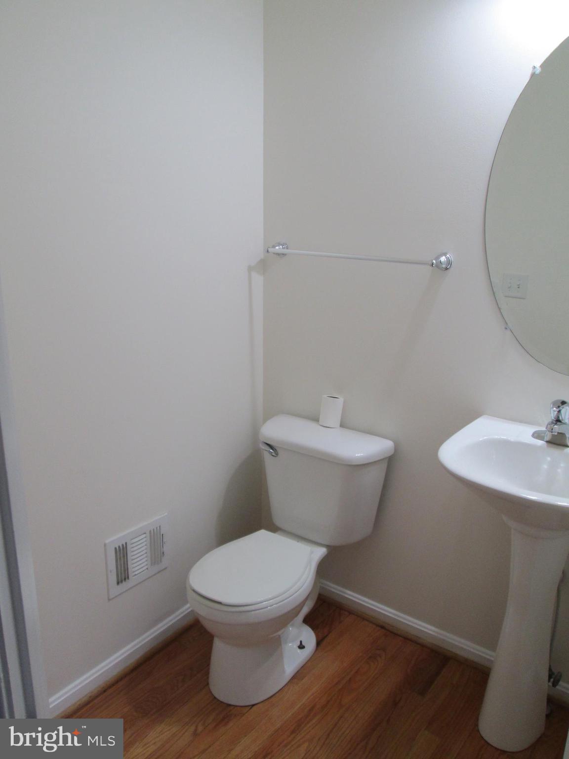 10 Waterford Road Pasadena, MD 21122 - Photo 23 of 57 Main Level Powder Room