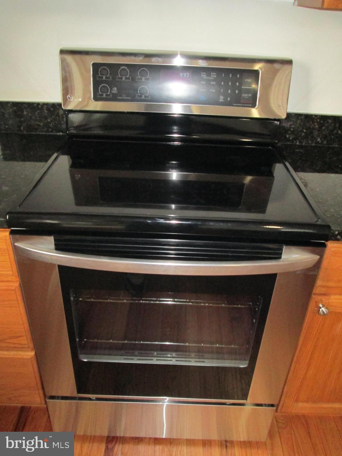 10 Waterford Road Pasadena, MD 21122 - Photo 10 of 57 Stainless Steel LG Oven w/Cerran cook-top