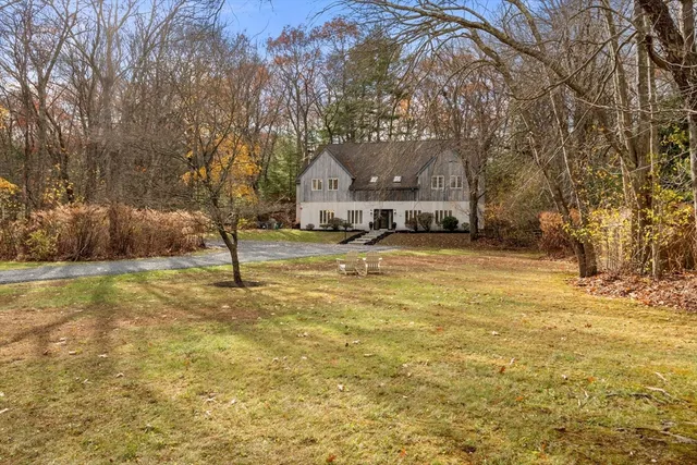 a view of a yard with a fountain