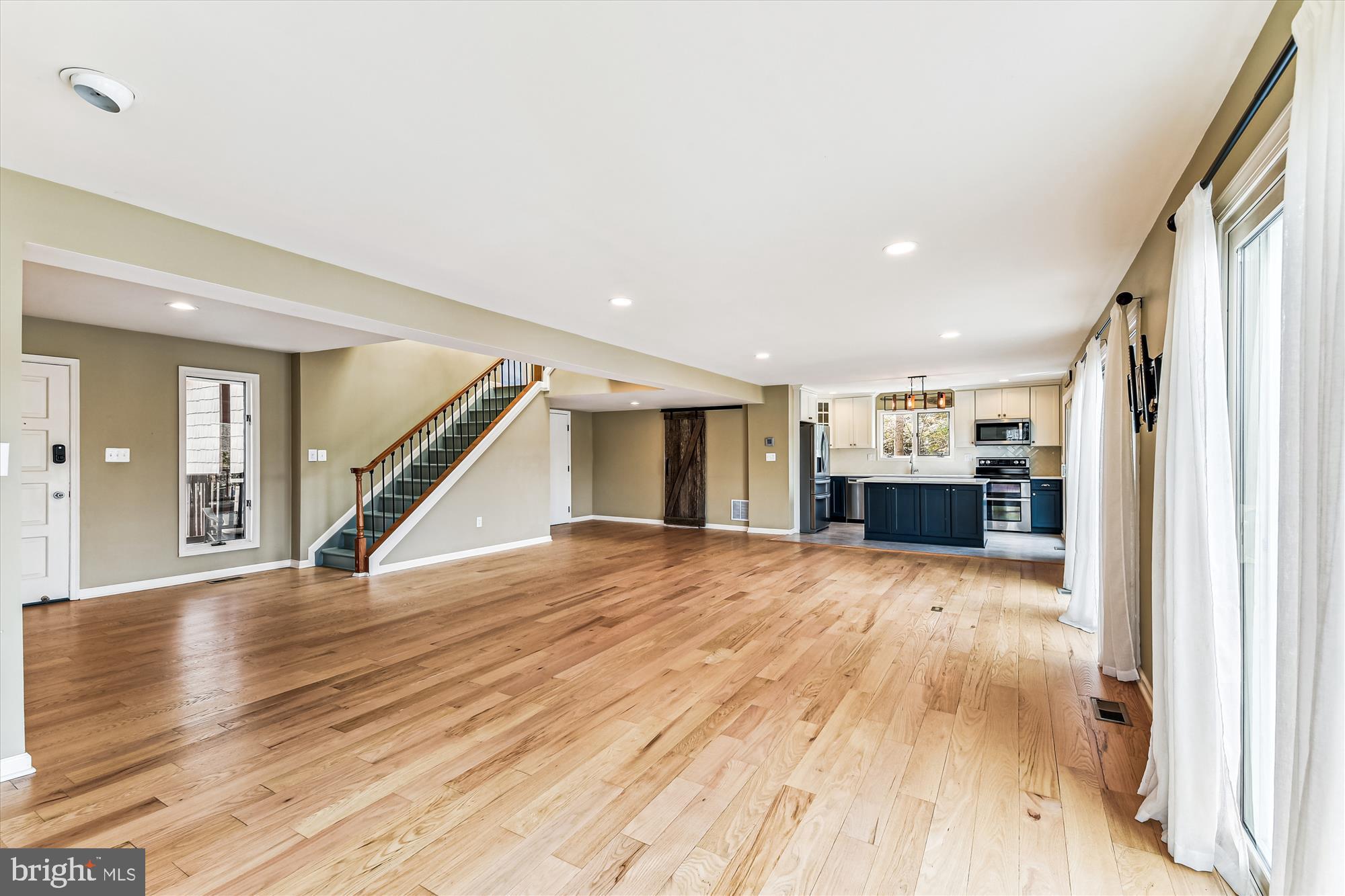 505 Overhill Drive Edgewater, MD 21037 - Photo 9 of 83 Living Room