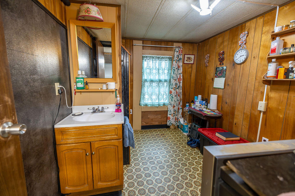 1071 Bean Road Mount Vernon, ME 04352 - Photo 25 of 64