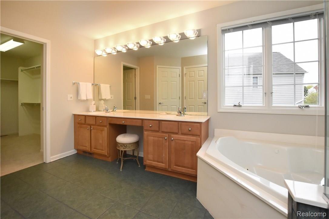 2335 Andover Boulevard Rochester, MI 48306 - Photo 26 of 38 2335 Andover_24.JPG