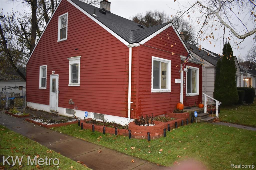 16060 Sumner Redford, MI 48239 - Photo 2 of 33