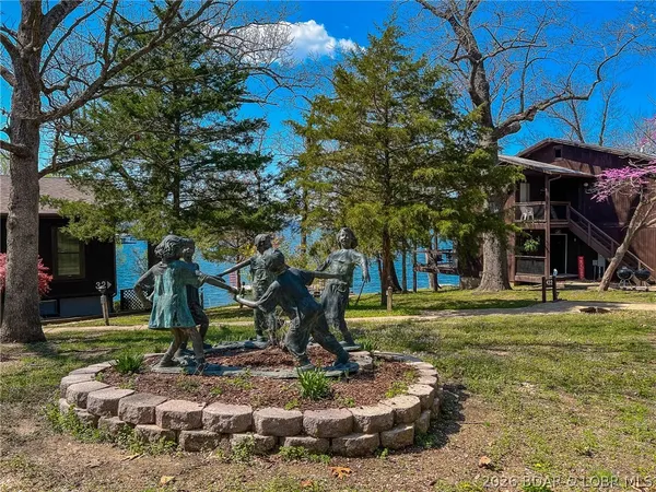 $235,000 | 37 Lone Oak Court, Unit 37, Sunrise Beach, MO 65079