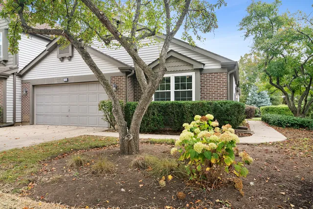 $379,000 | 381 Bentley Place, Buffalo Grove, IL 60089