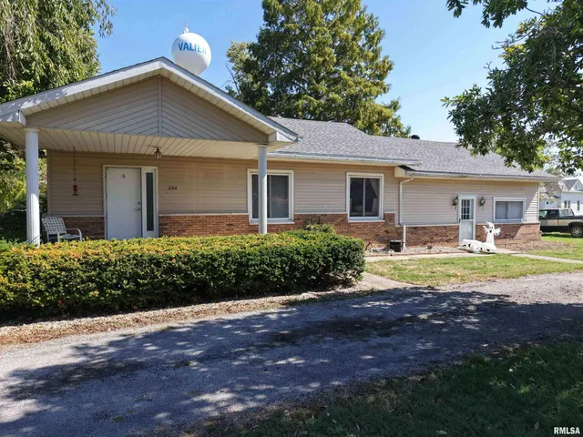 $164,000 | 204 West Gelston Street, Valier, IL 62891