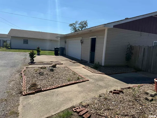 $164,000 | 204 West Gelston Street, Valier, IL 62891