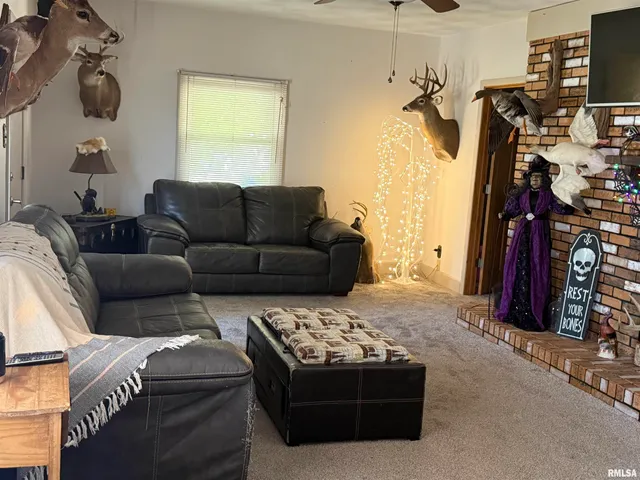 $164,000 | 204 West Gelston Street, Valier, IL 62891