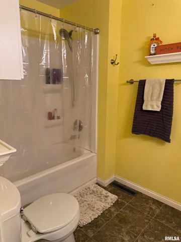 $164,000 | 204 West Gelston Street, Valier, IL 62891