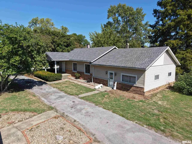 $164,000 | 204 West Gelston Street, Valier, IL 62891