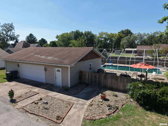 $164,000 | 204 West Gelston Street, Valier, IL 62891