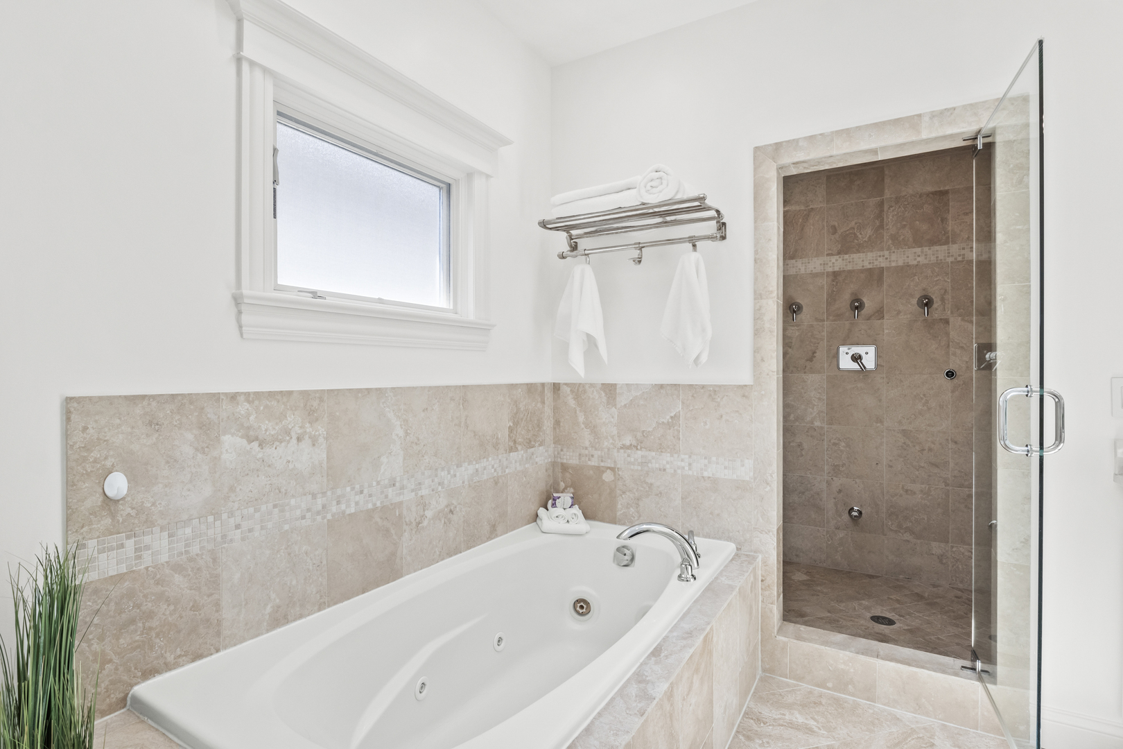 3743 North Ridgeway Avenue Chicago, IL 60618 - Photo 29 of 65 a bathroom with a tub shower and sink