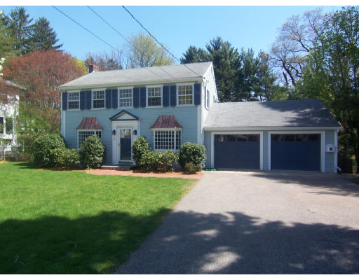 38 Governors Road Milton, MA 02186 - Photo 15 of 15 a front view of a house with a garden
