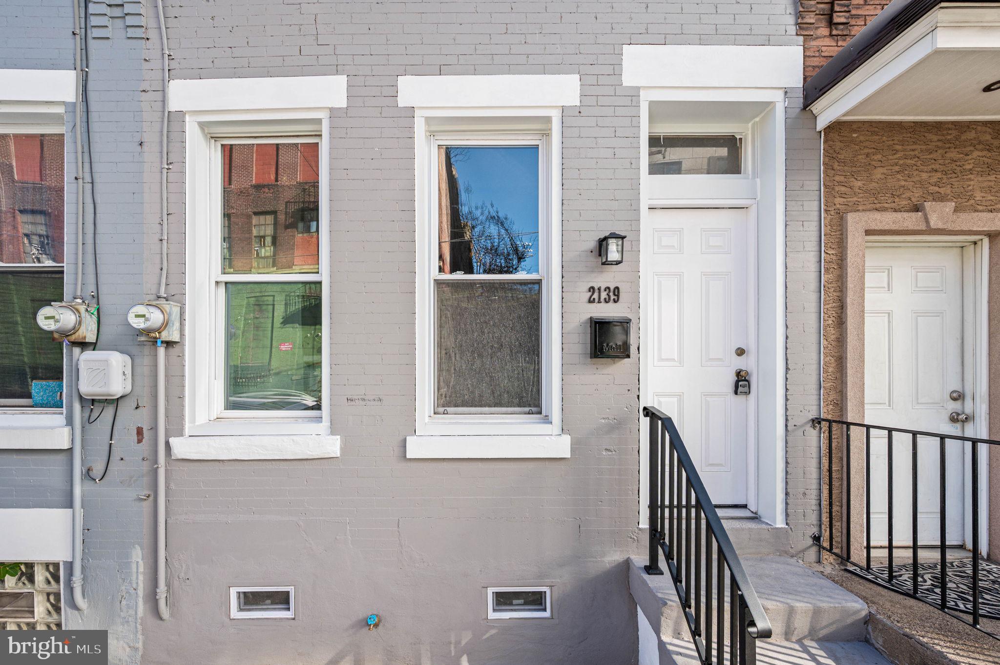 2139 North 10th Street Philadelphia, PA 19122 - Photo 2 of 20 a view of an entryway of house