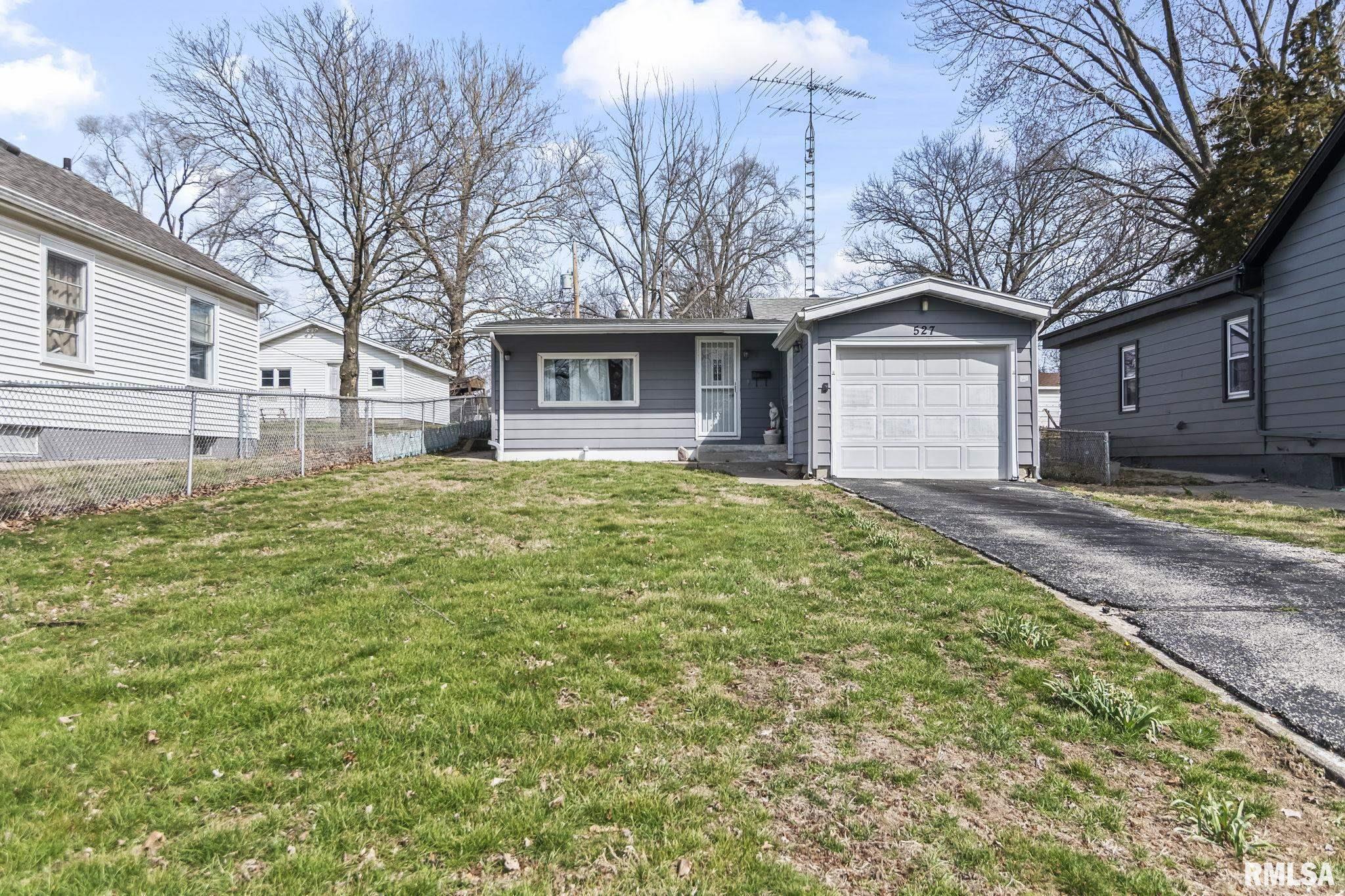 527 Wood Avenue Springfield, IL 62702 - Photo 1 of 23