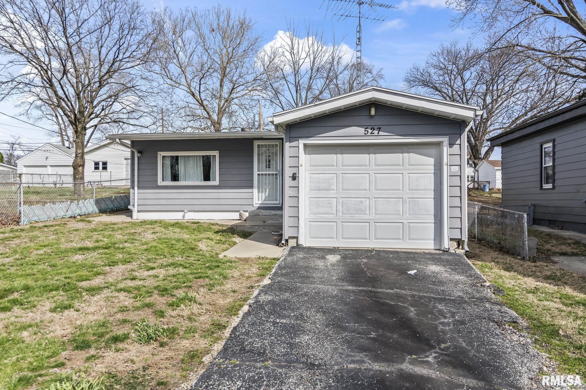 527 Wood Avenue Springfield, IL 62702 - Photo 2 of 23