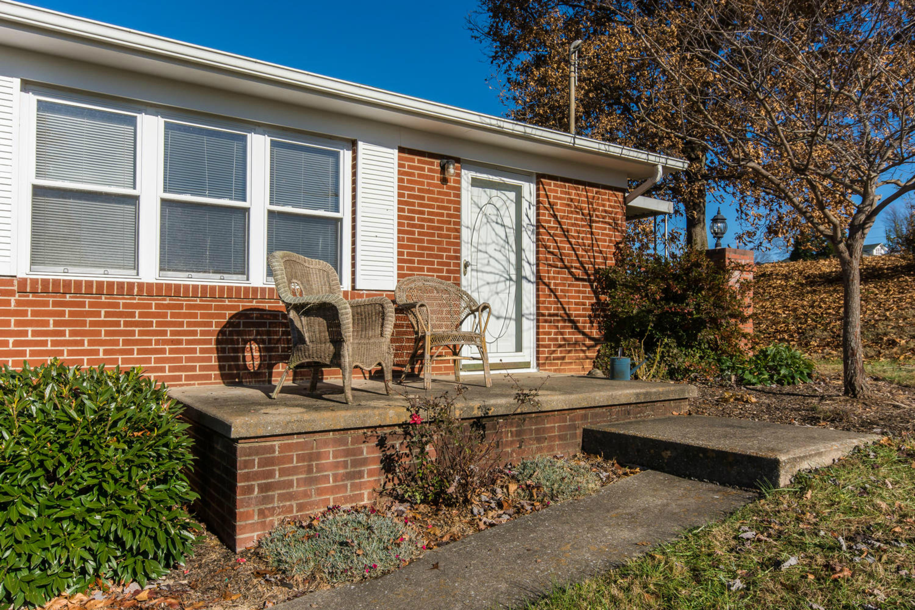 7817 Griffith Road Knoxville, TN 37938 - Photo 2 of 19 Front