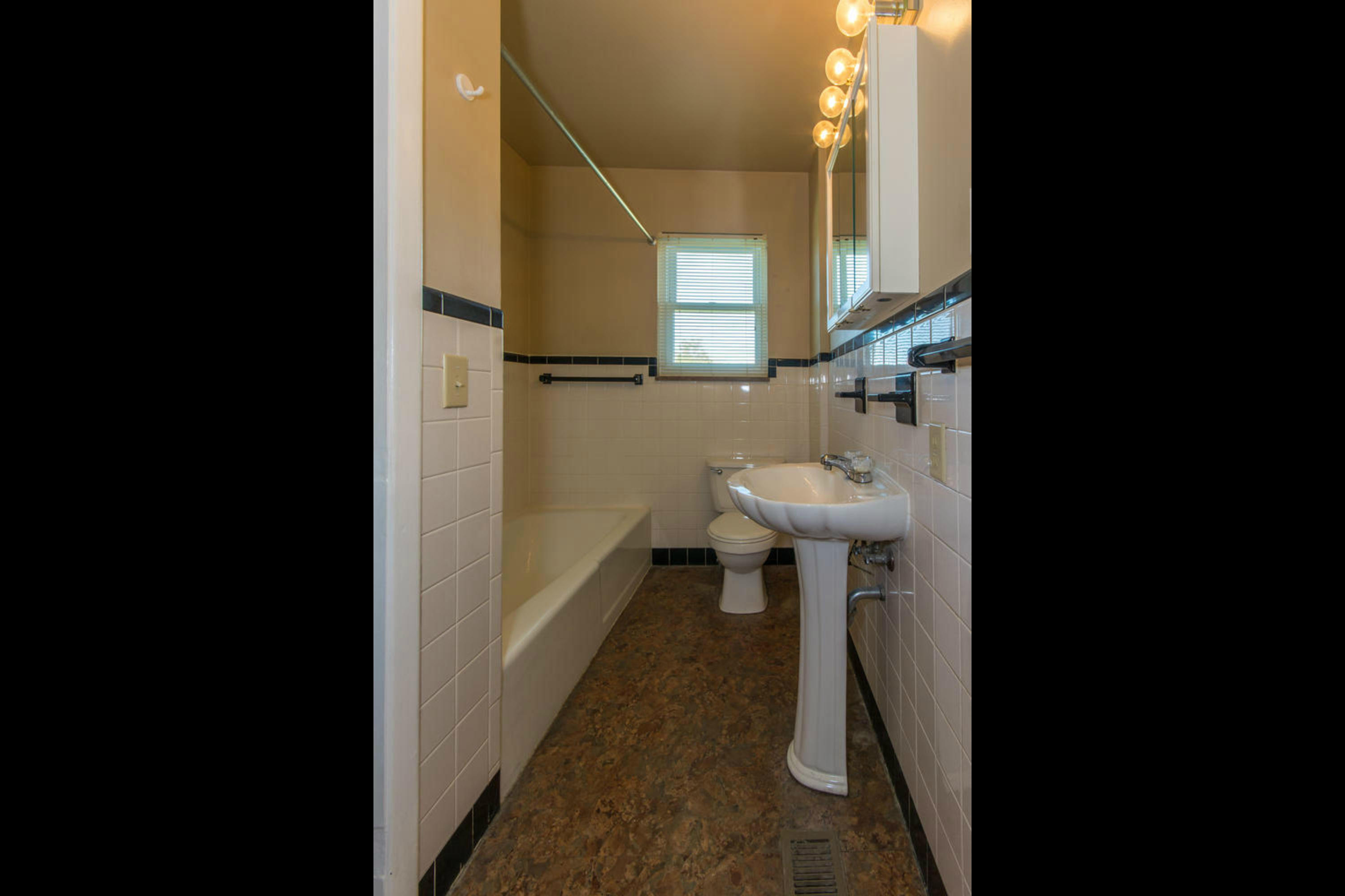 7817 Griffith Road Knoxville, TN 37938 - Photo 12 of 19 Bathroom