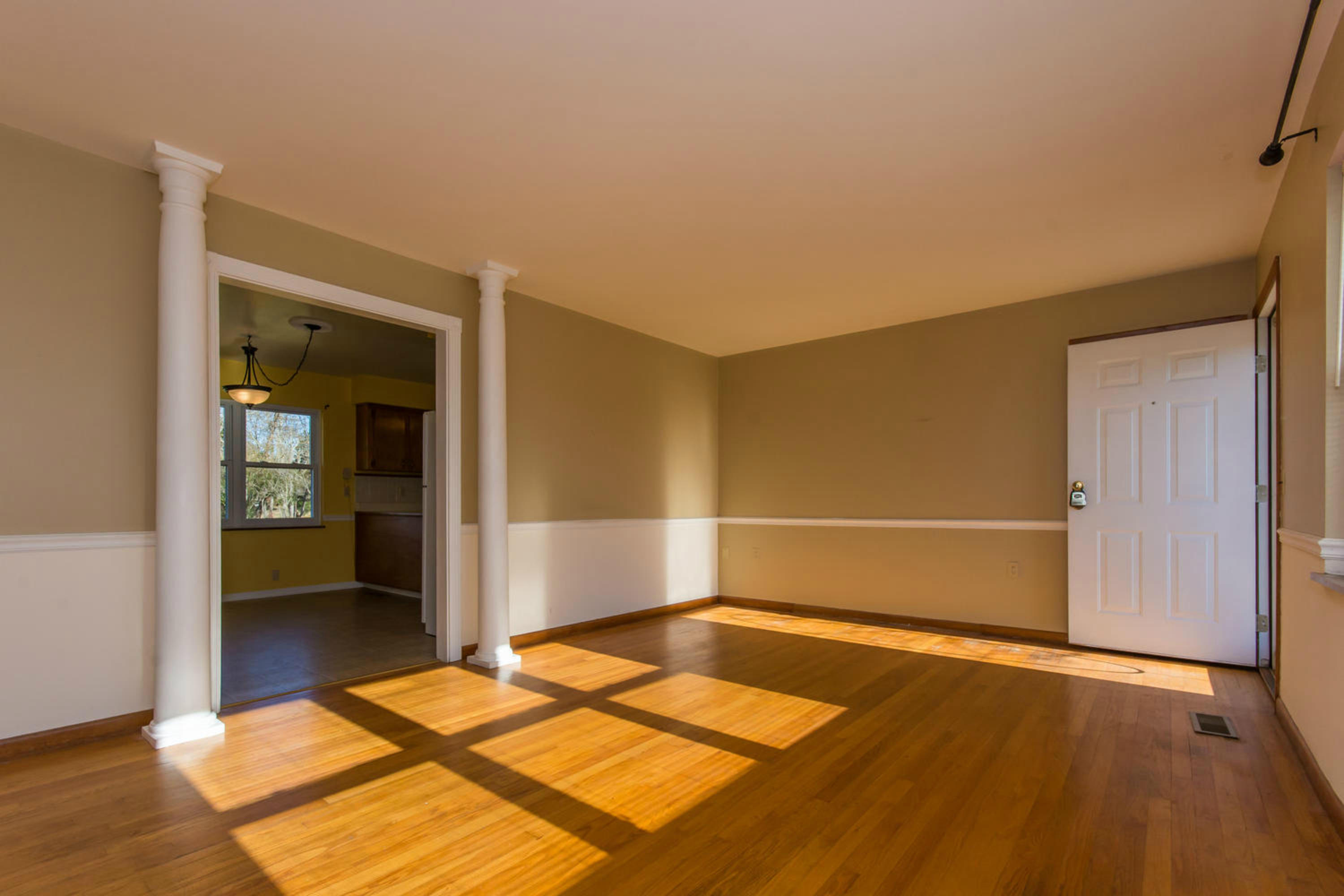7817 Griffith Road Knoxville, TN 37938 - Photo 5 of 19 Living Room
