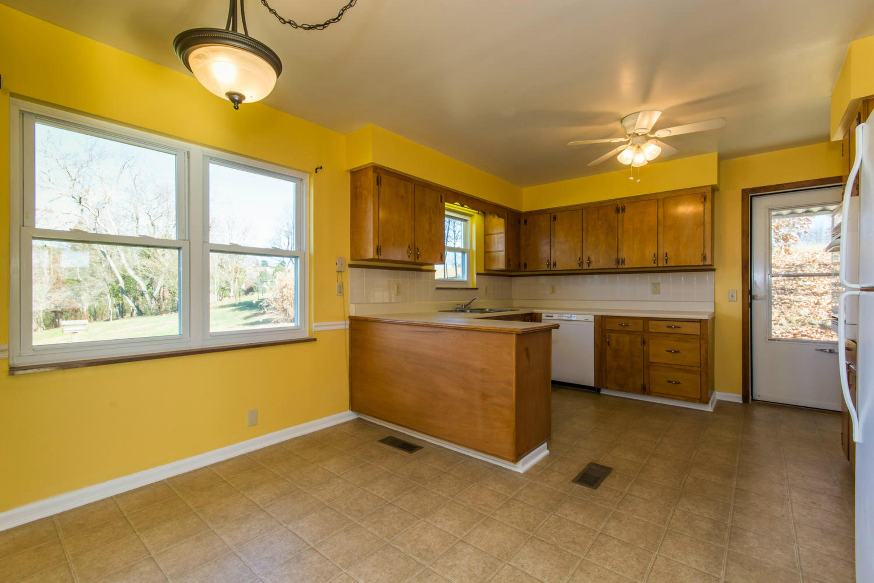 7817 Griffith Road Knoxville, TN 37938 - Photo 6 of 19 Kitchen