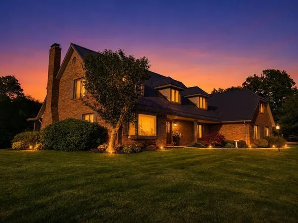 $769,000 | 7590 Township Road 2, Thornville, OH 43076