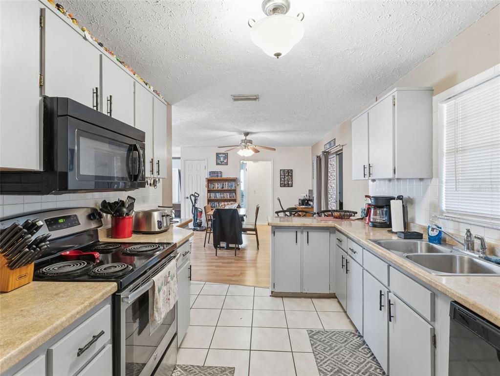 3377 Montano Avenue Spring Hill, FL 34609 - Photo 6 of 28