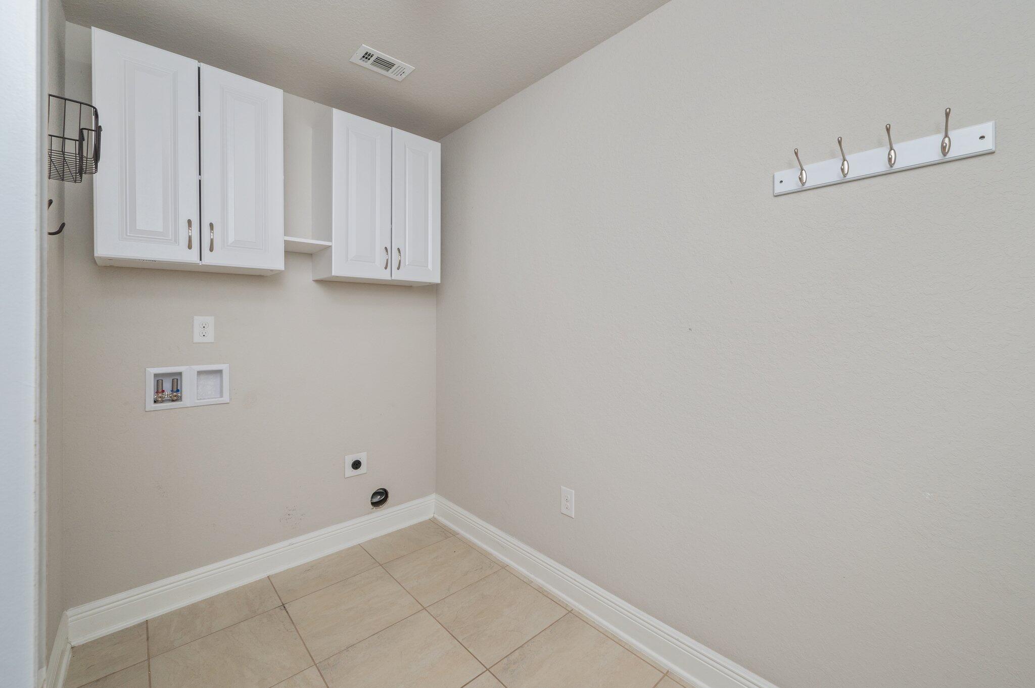 605 Terrier Trail Crestview, FL 32536 - Photo 21 of 46 a view of cabinets