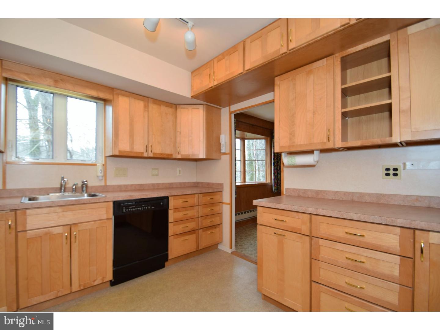 1038 Longspur Road Audubon, PA 19403 - Photo 7 of 25 Kitchen