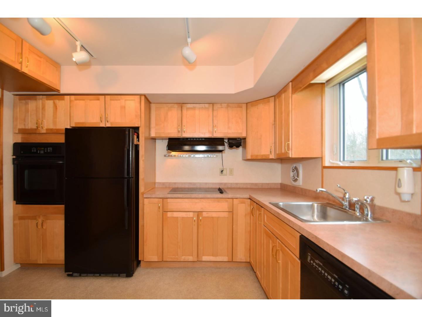 1038 Longspur Road Audubon, PA 19403 - Photo 9 of 25 Kitchen
