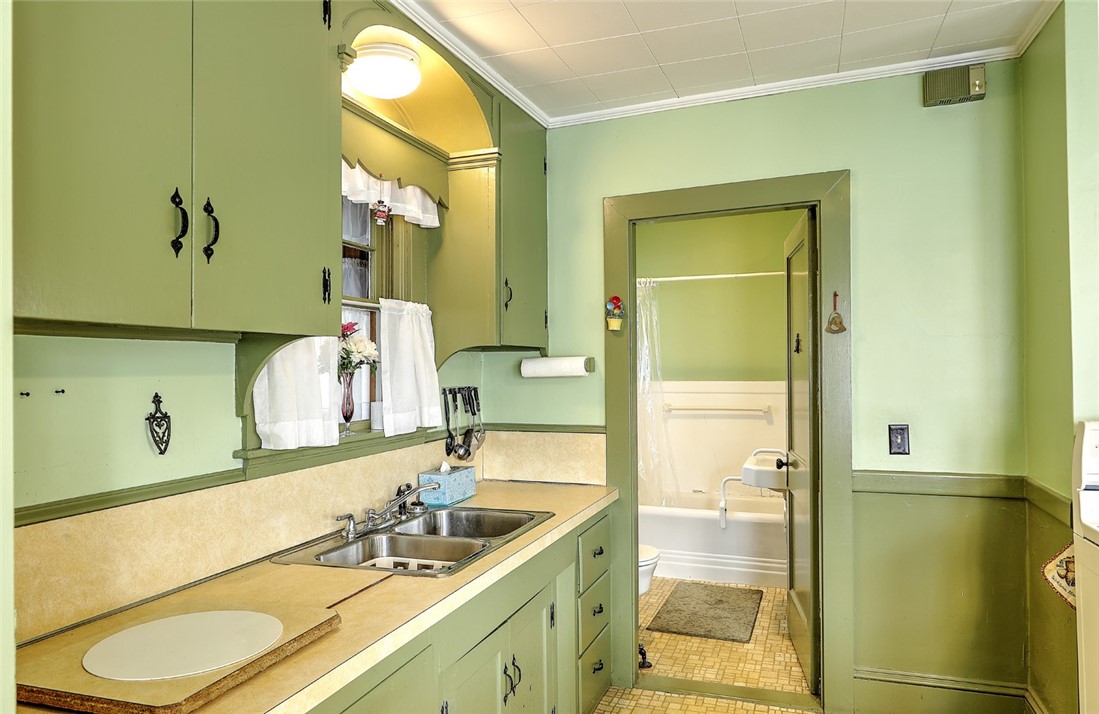 190 Vernon Street Warren, RI 02885 - Photo 5 of 18 Gallery Image 5