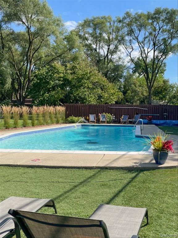 1933 John R Road Rochester Hills, MI 48307 - Photo 46 of 60