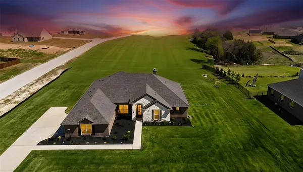 $675,000 | 736 Majors Road, Van Alstyne, TX 75495