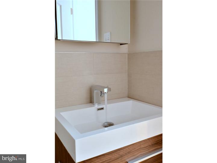 725 North 20th Street, Unit B Philadelphia, PA 19130 - Photo 11 of 12 Bathroom