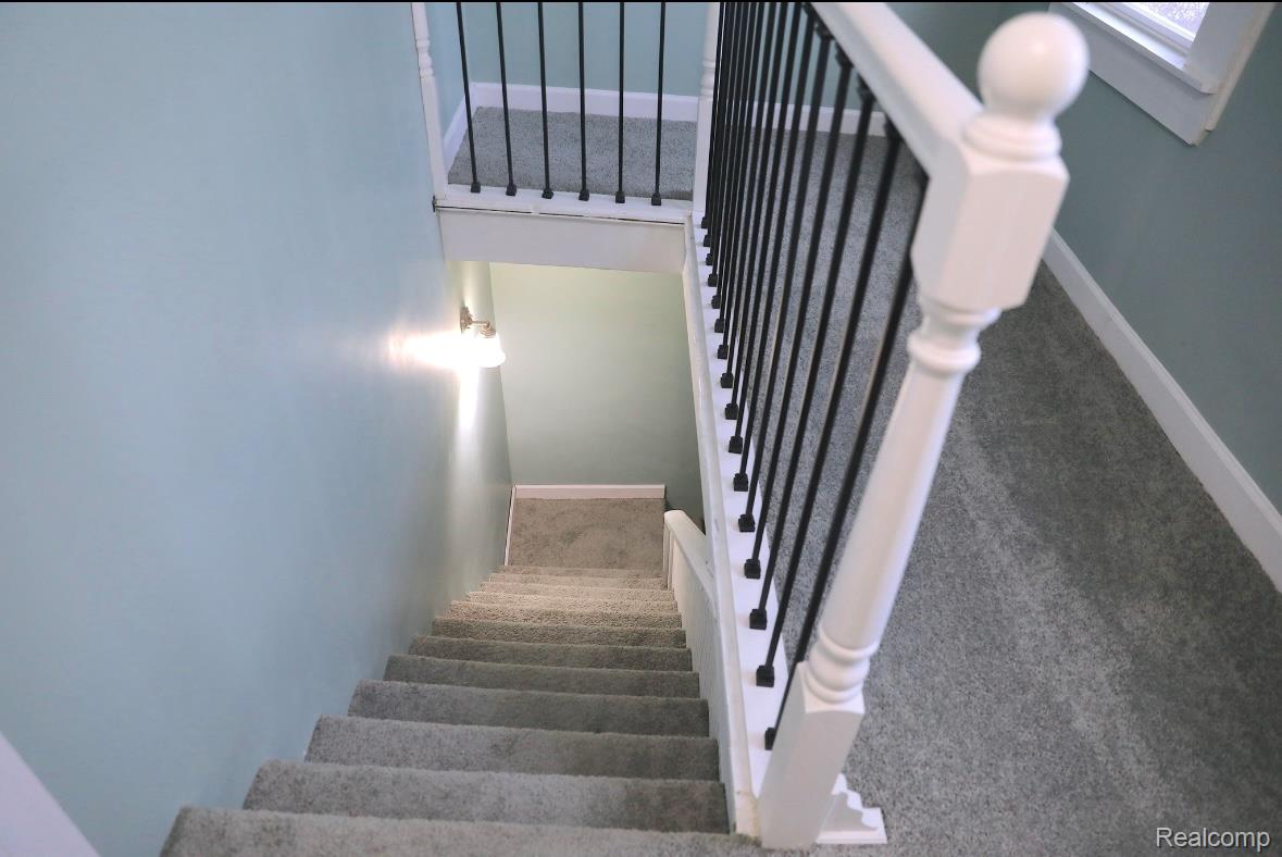 5012 Fischer Street Detroit, MI 48213 - Photo 17 of 22 Stairway