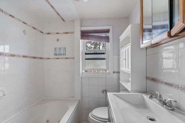 $2,299 | 689 2nd Street, Unit 2, Secaucus, NJ 07094